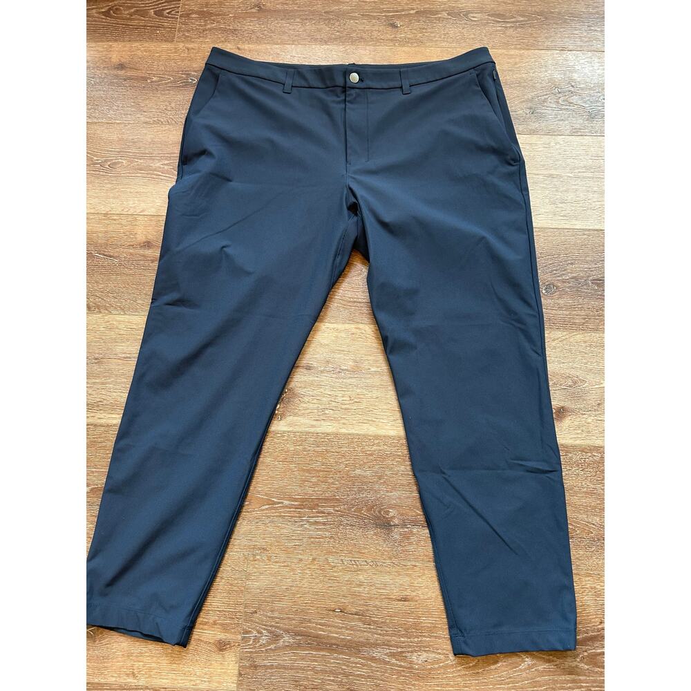 Lululemon Men’s Size 40x28 Blue Navy Cropped Golf Pants Stretch Performance